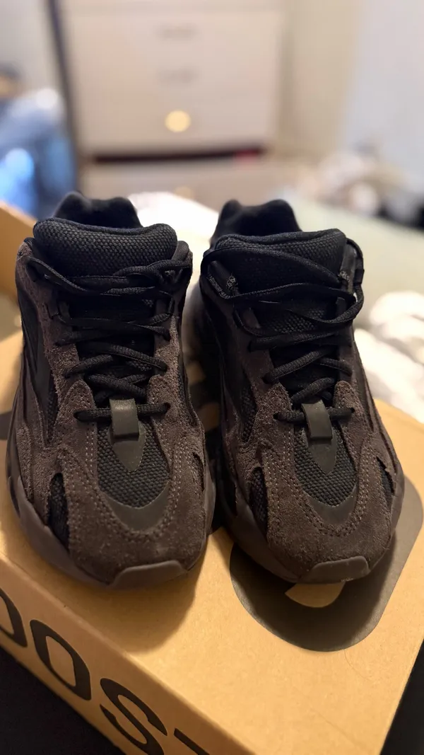 Yeezy Boost 700 V2 - Image 2
