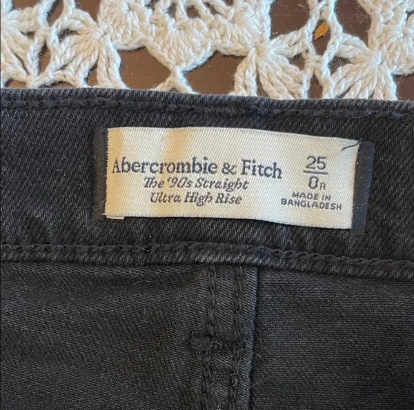 Abercrombie 90s High-Rise Straight Black Jeans - Image 6