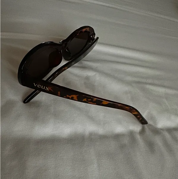 Veux White Fox Boutique Sunglasses - Image 4