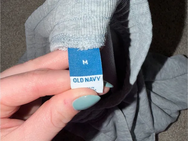 Old Navy Women's Heather Gray Athletic Drawstring Shorts - Image 3