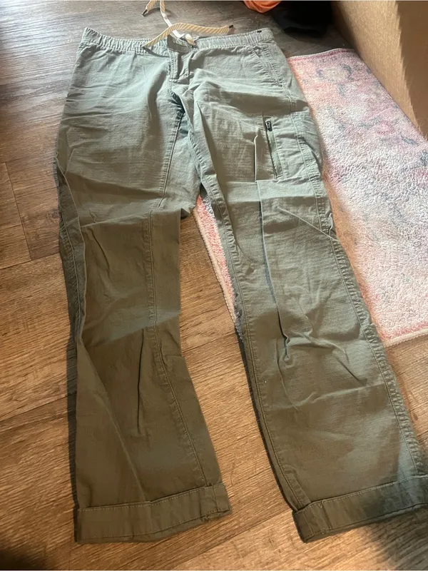 Vuori olive green pants small - Image 5