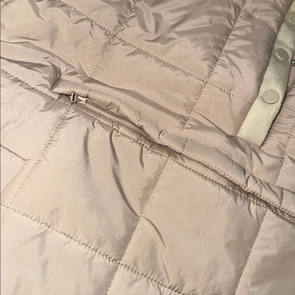 JODIFL Light tan Quilted Puffer hooded Jacket size large - Image 3
