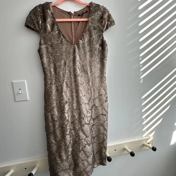 Gianni Bini Elegant Sequin Dress - Image 5