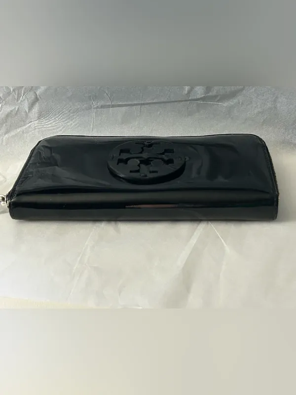 Tory Burch Black Patent Zip-Around Wallet with Logo Medallion - Image 10