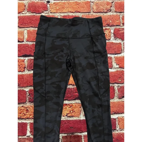 Lululemon legging size 6 - Image 3
