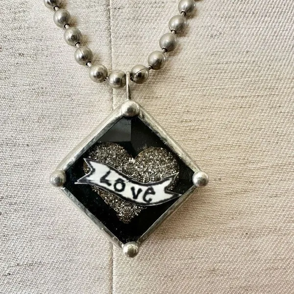 Silver tone love pendant necklace - Image 2