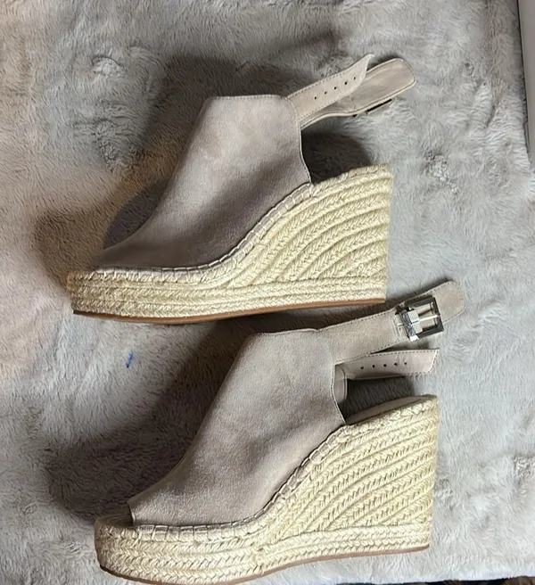 Kenneth Cole 9.5 Olivia Wedges - Image 2