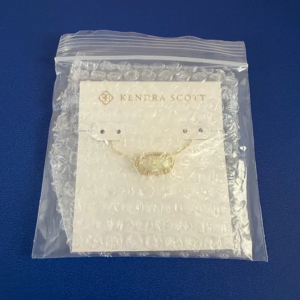 Kendra Scott Gold Necklace Pendant Elisa - Image 4