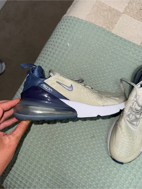 Nike Women's Air Max 270 sneakers sjze 8 - Image 4