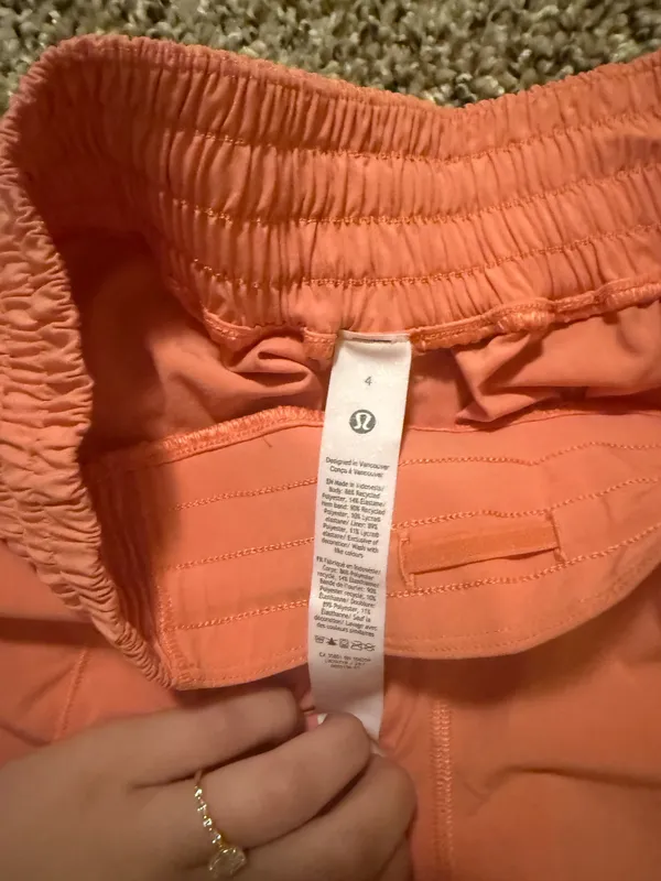 Lululemon Hotty Hot Shorts 2.5" High-Rise - Image 3