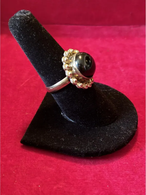 Vintage style Silver Tone Black Onyx Style Beaded Halo Cocktail Statement Ring - Image 2