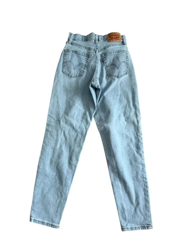LEVIS Light Wash High Waisted Mom Jeans Size 24 - Image 3