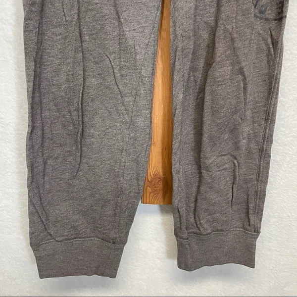 Pink Victoria’s Secret Gray Mid Rise Capri Sweatpants Size‎ XS - Image 3