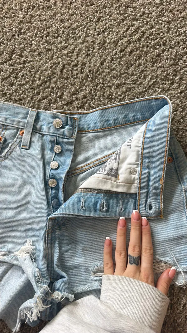 Levi’s Shorts 501 - Image 4