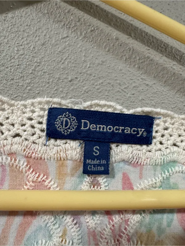 Democracy Below Elbow Bell Sleeve Crochet V Neck - Image 5