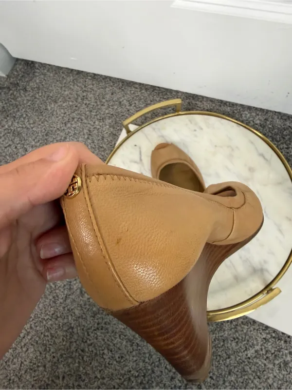 Tory Burch Sz 6.5 Tan Leather Peep Toe Wedge Pumps Heels - Image 9
