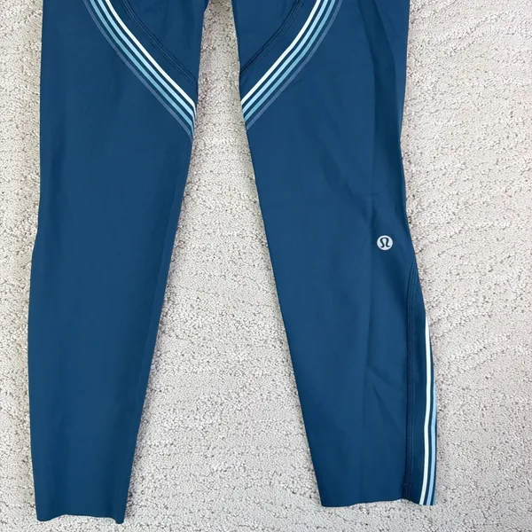 Women's Lululemon Size 4 Speed Light crop 23" Leggings High Rise - Image 3