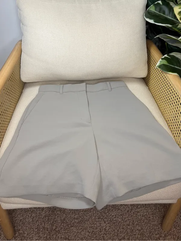 Wilfred (Aritzia) Effortless Short 7" Size 6 - Image 2