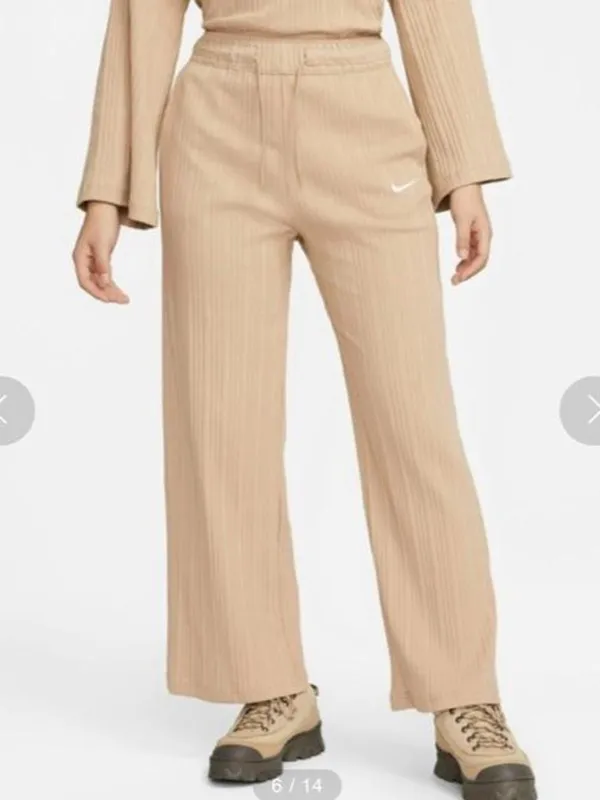 Nike beige tan ribbed wide leg high rise sweatpants in XS #loungewear #utility #basics - Image 3