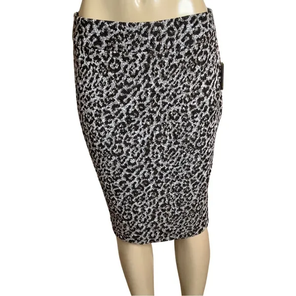 Kasper Size Medium Pull-On Cheetah Print Stretch Pencil Skirt. New With Tags - Image 4