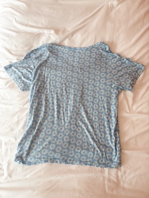 American Eagle Soft & Sexy Blue Floral V-Neck T-Shirt Size XS - Image 2