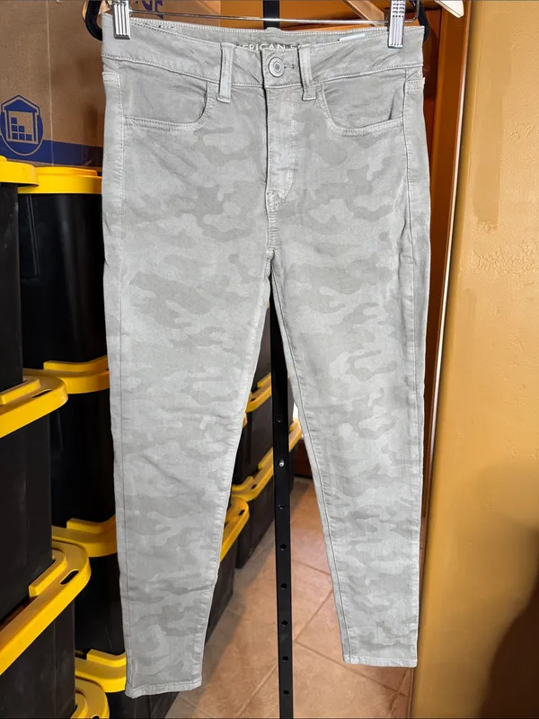 American Eagle Light Gray Camo Hi-Rise Jeggings Size 4 Short - Image 2