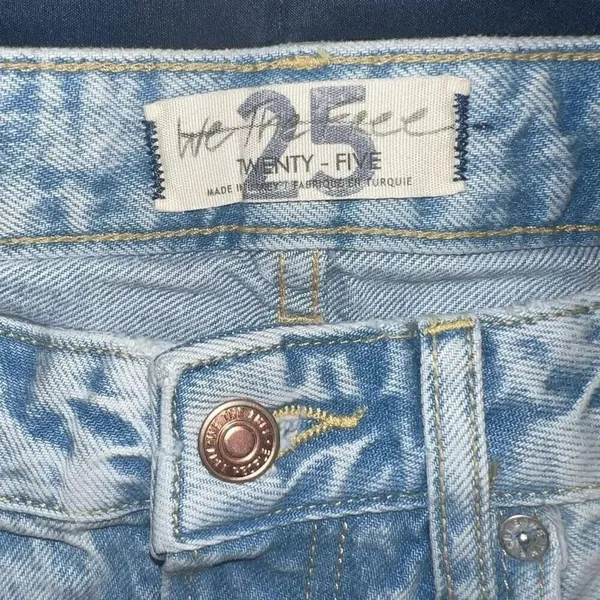 NWT Free People we the people distressed Jean shorts size 25 - Image 4
