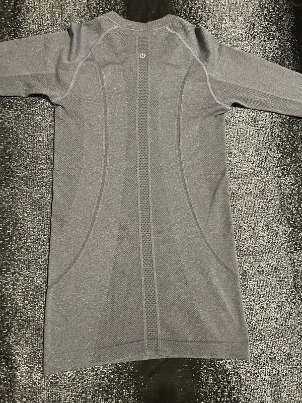 Womens sz4 lululemon Swiftly Tech Long Sleeve crew neck shirt-gray. - Image 12