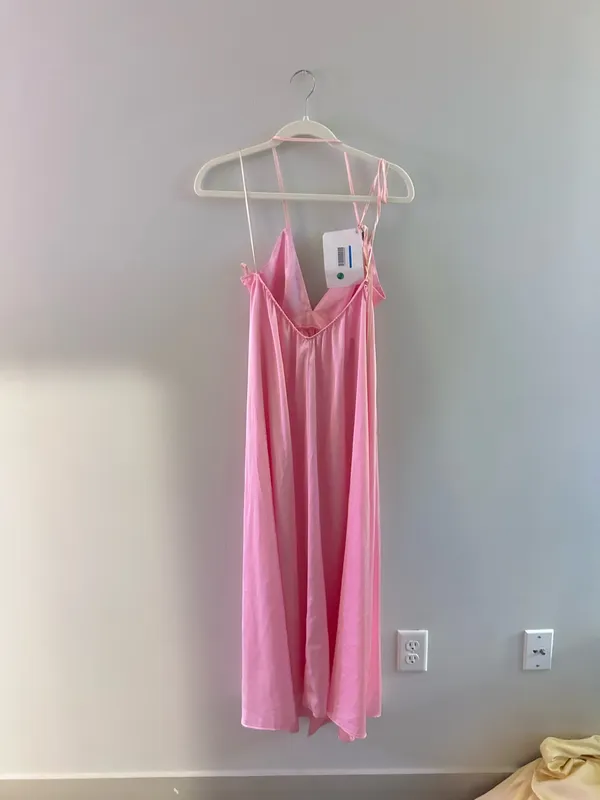 Revolve Maxi Dress Pink Flowy Small - Image 3