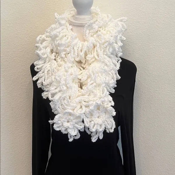 NWT Angelas Designs hand crocheted one of a kind loopy boa scarf - Image 2