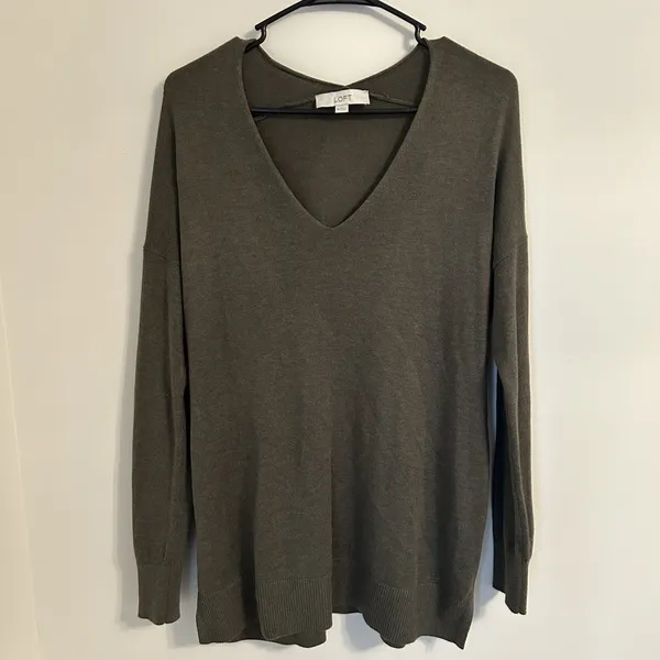 Loft Soft Knit V-Neck Pullover Lightweight Sweater Shirt Olive‎ Green Size M - Image 2