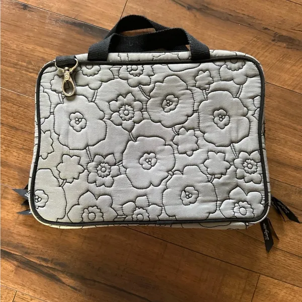 Thirty-One Quilted Floral Makeup/Toiletry Bag - Image 2