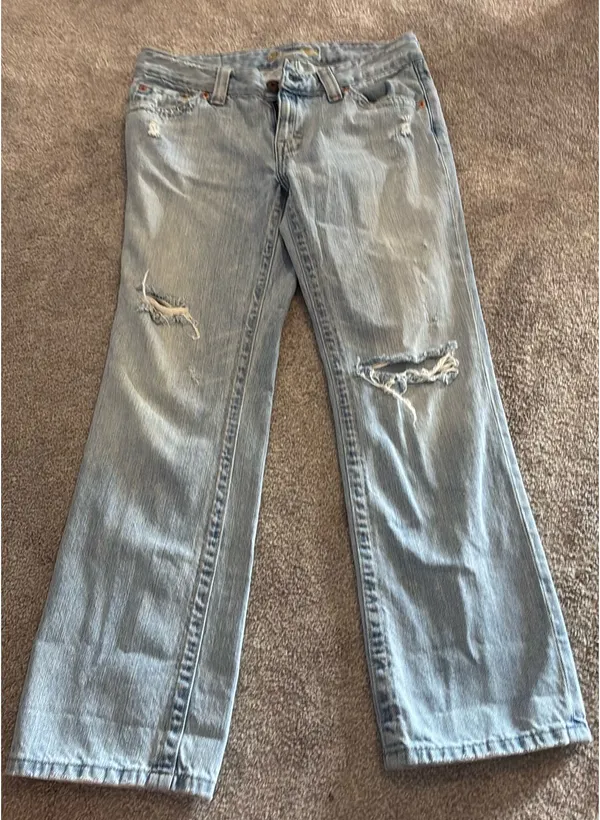 American Eagle Vintage Ripped Jeans - Image 3