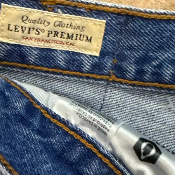 Levis Premium Sz 501 Button Fly Cut Off Denim Short Size 4 Sz 27 Jean Distressed - Image 4