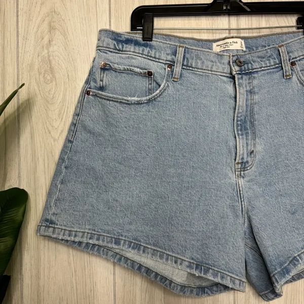 NWT Abercrombie & Fitch Plus Size Curve Love High Rise The 4” Mom Short 34/18 - Image 4