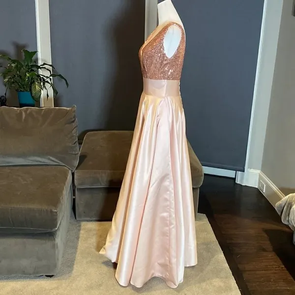 Women’s Full Length Sequined Bodice V-Neck Party Prom Dress Size 8 NWOT - Image 4