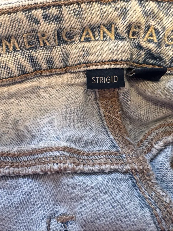 American Eagle Ripped Distressed Strigid Light Blue Denim Mom Shorts Size 0 - Image 5