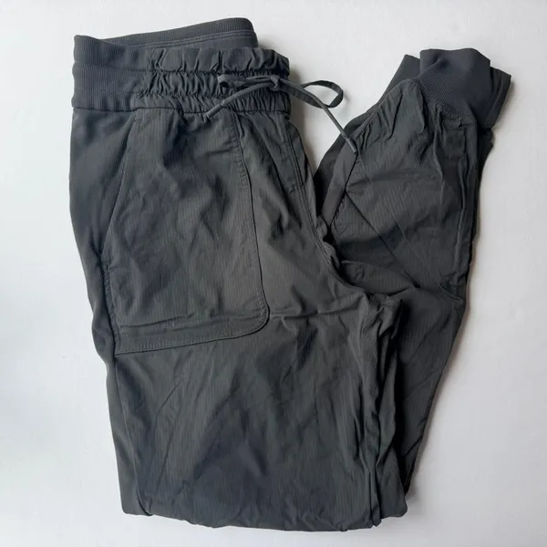 Lululemon Beyond the Studio Jogger Graphite Grey Size 8 Walking Comfort Casual - Image 3