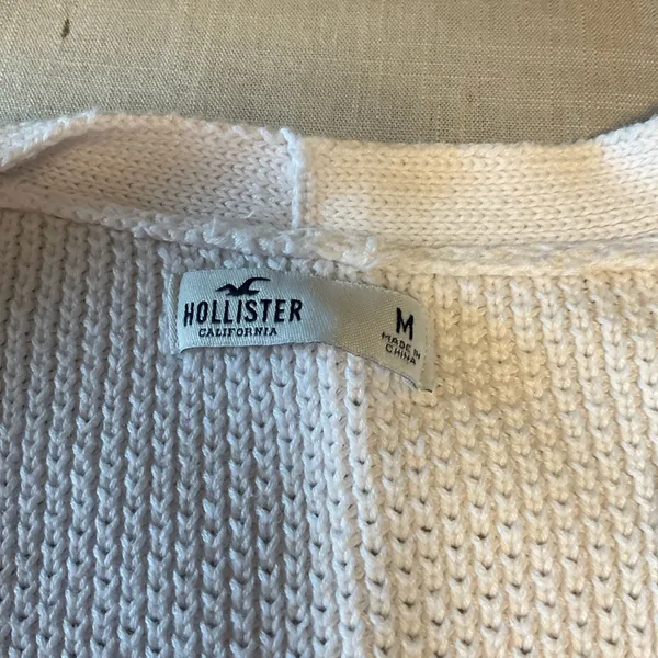 Hollister Women's Cream Cardigan Sweater - Image 6