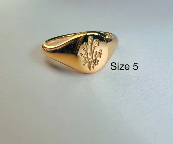 Size 5 gold ring non tarnish mini wildflower - Image 2