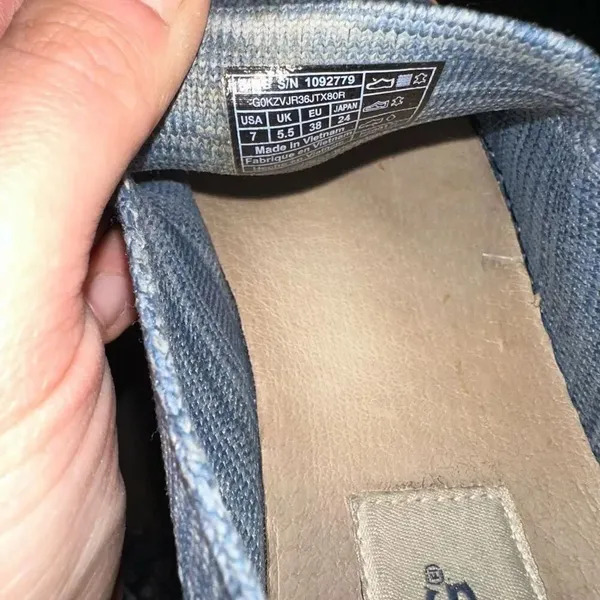 Uggs heathered blue striped size 7 comfortable slip on loafers - Image 5