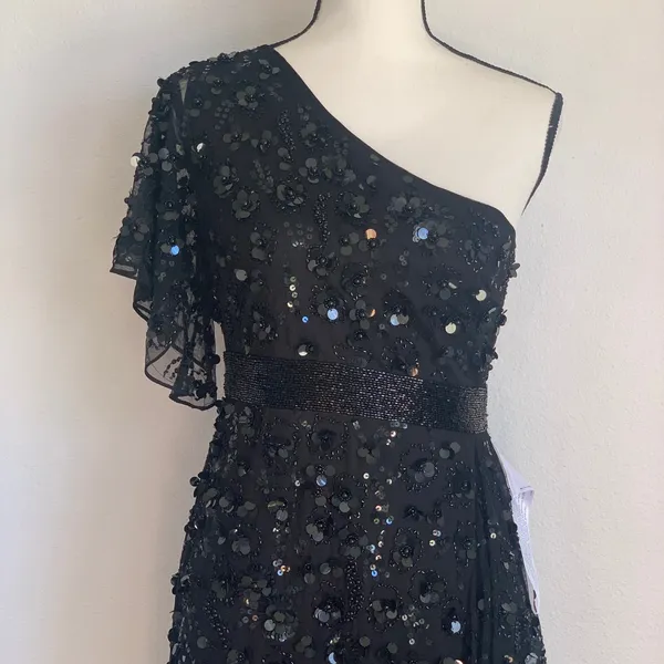 NEW Mac Duggal Sz 4 One Shoulder Flower Sequin Embellished‎ Gown in Black - Image 4
