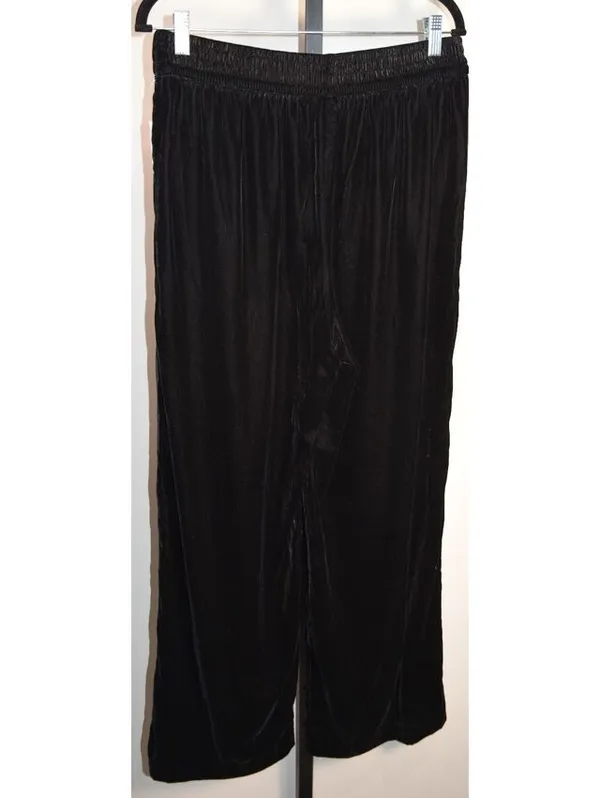 NWT GAP Women's Black Velvet Lounge Pants Medium - Image 3