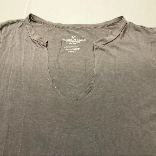 American Eagle Outfitter Gray V Neck Top Soft Women Sz S - Image 2