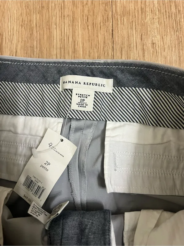 Banana Republic Light Gray Women's Capris with Belt Loops - Image 3