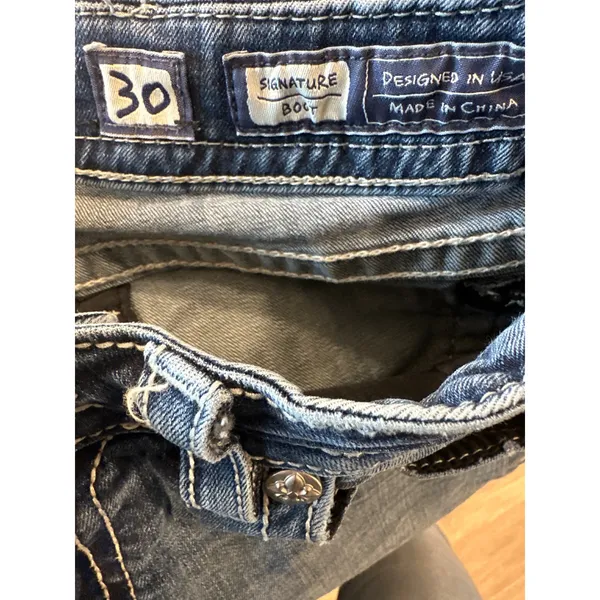 Miss Me Signature Bootcut Jeans Medium Wash Embroidered Feather Size 30 flaw - Image 10
