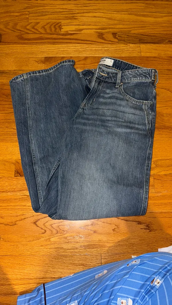 Hollister Low-Rise Baggy Adjustable Jeans - Image 4