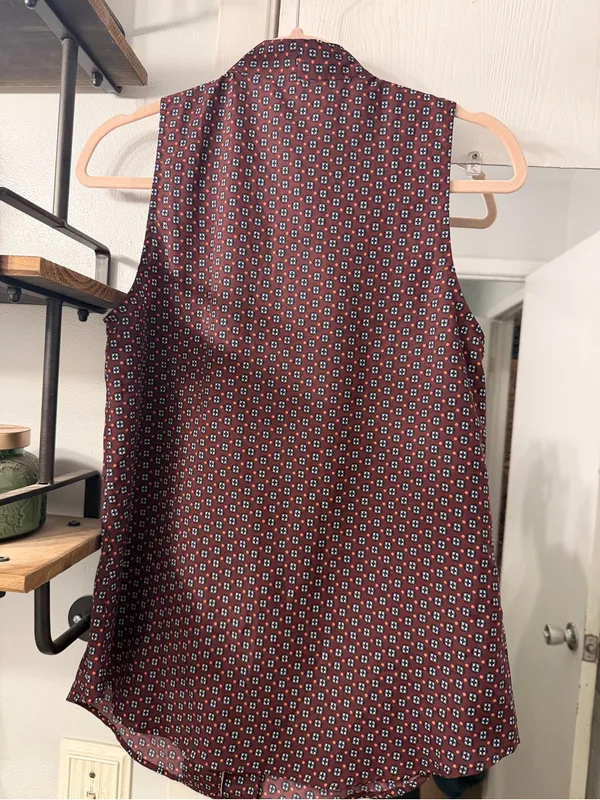 Van Heusen Sleeveless Printed Button-Front Top in Burgundy - Image 3