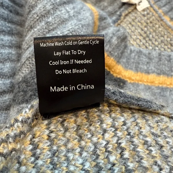 Pol gray/gold pullover plaid sweater sz S - Image 4
