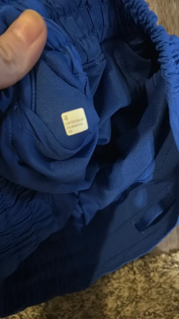 Lululemon Shorts size 4 High-Rise Hotty hot 2.5" - Image 3